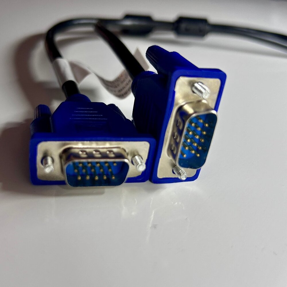 B0F29BTXKL Cable VGA SVGA Video Cord Male to Male PC Monitor 5' **LIKE-NEW
